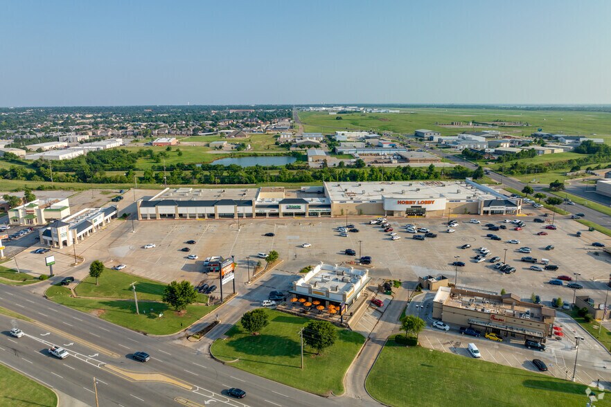 More Photos Of 8255 N Rockwell Ave, Oklahoma City Unknown For Lease