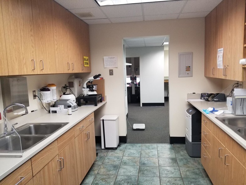 More Photos Of 420 Whitehall Rd, Muskegon Storefront Retail Office For Lease