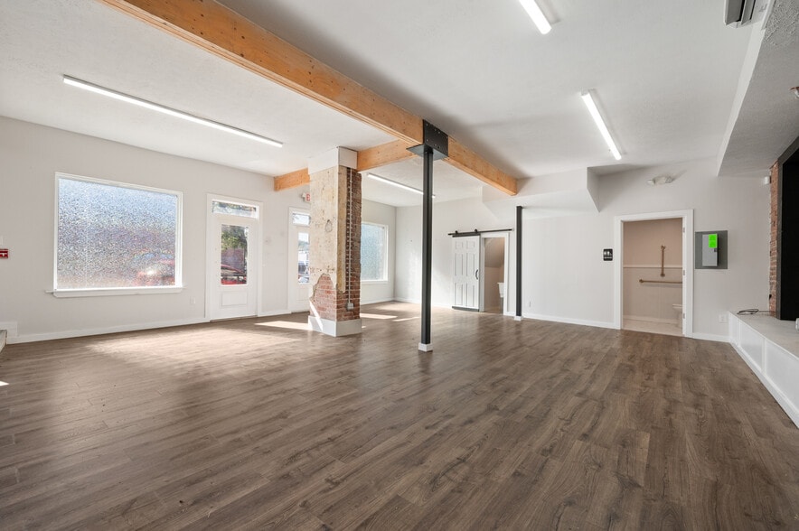 More Photos Of 200-208 E Eighth Ave, Munhall Freestanding For Sale