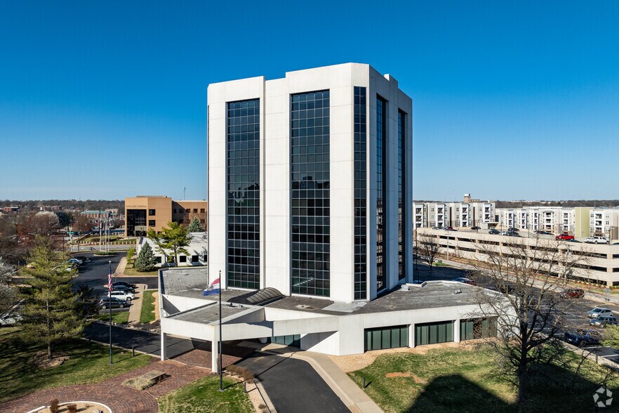 More Photos Of 300 John Q. Hammons Pky, Springfield Office For Lease