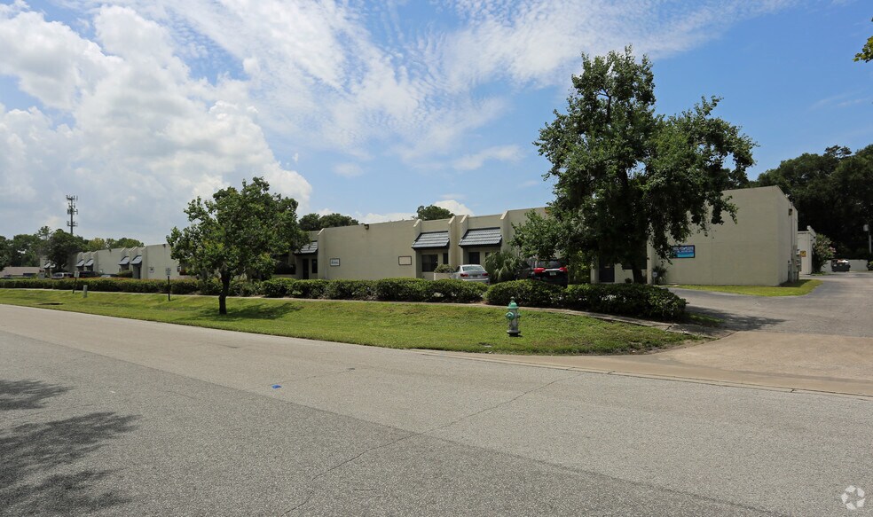 Primary Photo Of 174 Semoran Commerce Pl, Apopka Light Distribution For Lease