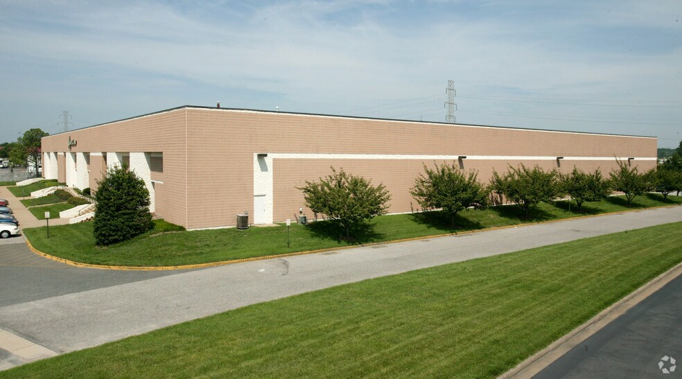 More Photos Of 804 Greenbrier Cir, Chesapeake Warehouse For Lease