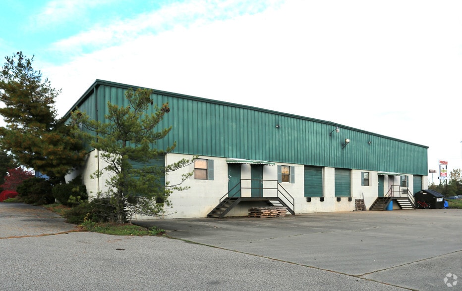 More Photos Of 2300 E Kemper Rd, Cincinnati Warehouse For Lease