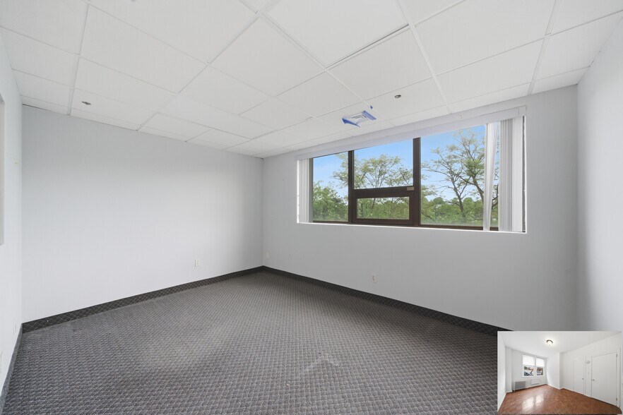 More Photos Of 66-00 66-00 Borden Ave, Maspeth Office For Lease