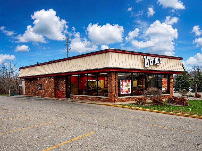 Primary Photo Of 436 S Main St, Lapeer Fast Food For Sale