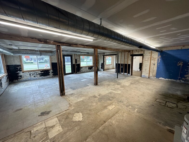 More Photos Of 1900 Broadway St, Anderson Storefront Retail Office For Sale