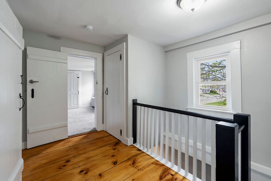 More Photos Of 3 Portsmouth Ave, Exeter General Retail For Sale