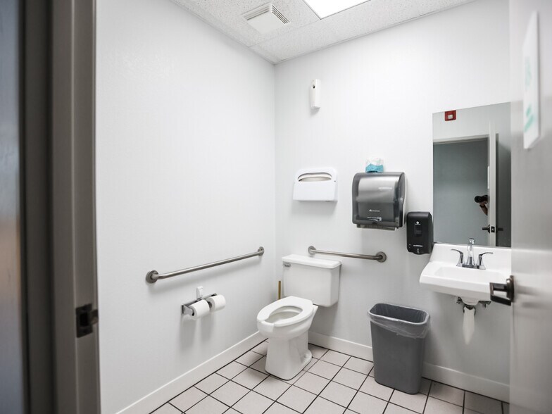 More Photos Of 609 Virginia Ave, Ponca City Hospital For Sale