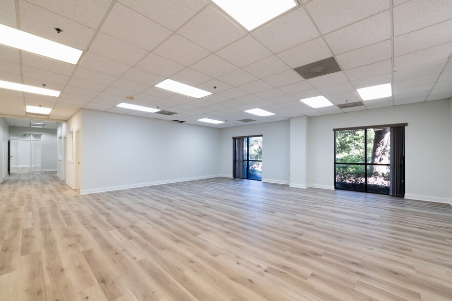 More Photos Of 415 Jessen Ln, Charleston Warehouse For Lease