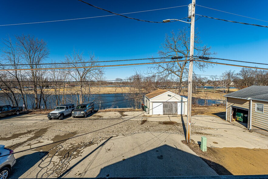 More Photos Of 127 W Main St, Belleville Restaurant For Sale