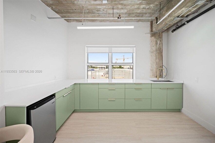 More Photos Of 605 Lincoln Rd, Miami Beach Office Residential For Sale