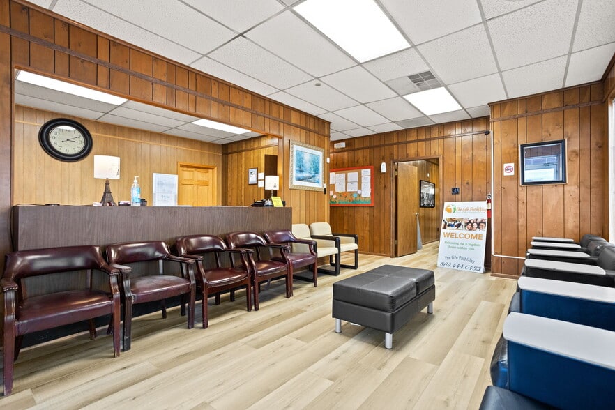 More Photos Of 449 W Centennial St, Spartanburg Freestanding For Sale