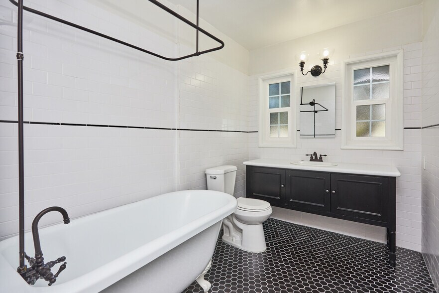 More Photos Of 7200 Hollywood Blvd, Los Angeles Apartments For Sale