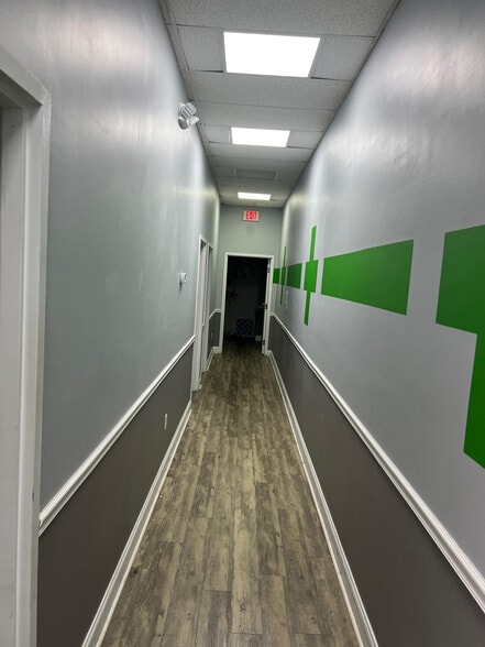 More Photos Of 4410 W Hillsborough Ave, Tampa Storefront Retail Office For Lease