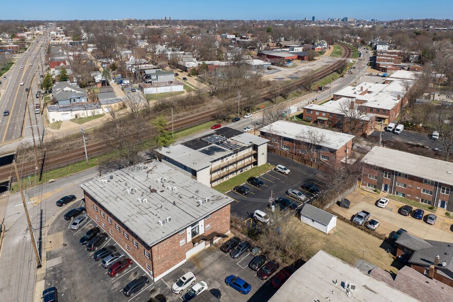 More Photos Of 3704 Greenwood Blvd, Maplewood Apartments For Sale