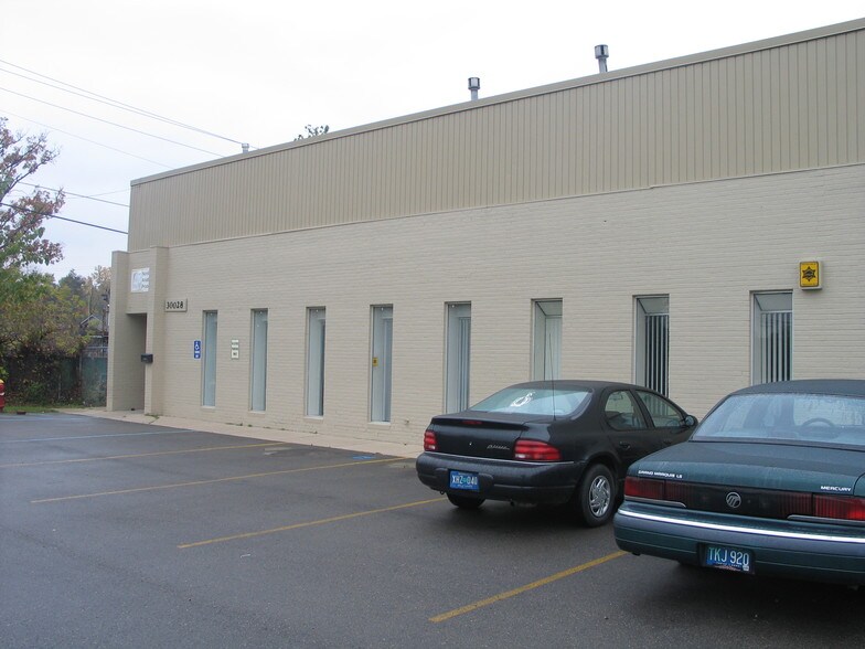 More Photos Of 6337-6349 Beverly Pl, Romulus Industrial For Sale