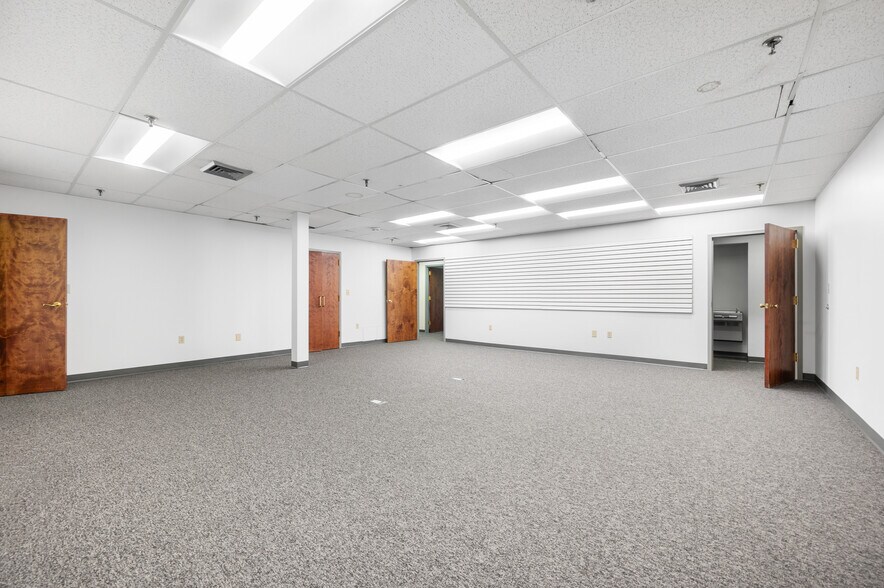 More Photos Of 55 Accord Park Dr, Rockland Office For Sale