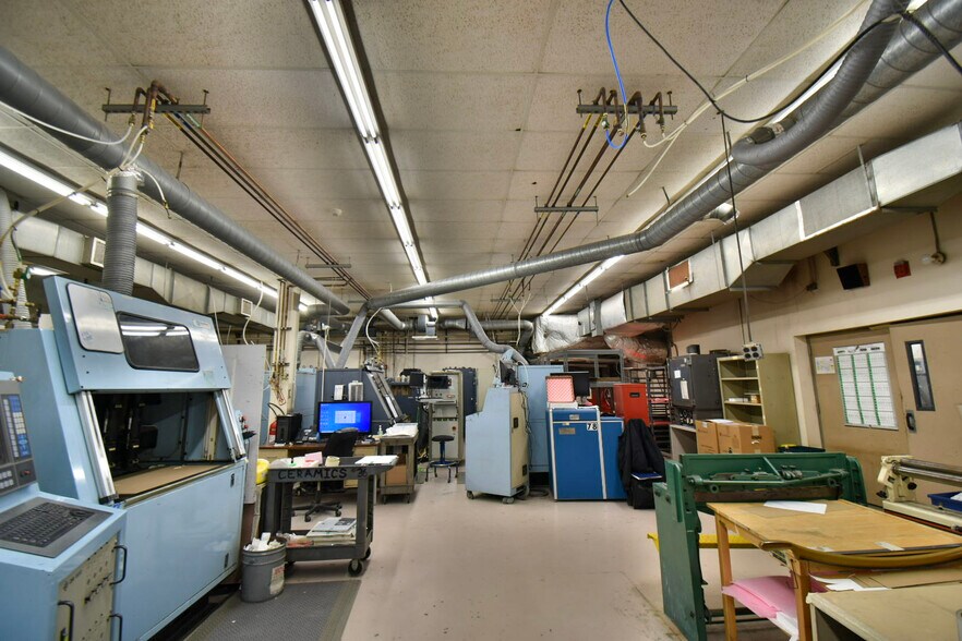 More Photos Of 123 Oak Hill Rd, Westford Research And Development For Lease