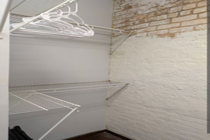 More Photos Of 828 E 15th St, Brownsville Office For Sale