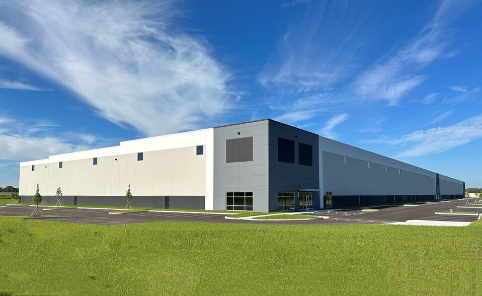 Primary Photo Of 301 Lau Pky, Englewood Distribution For Lease