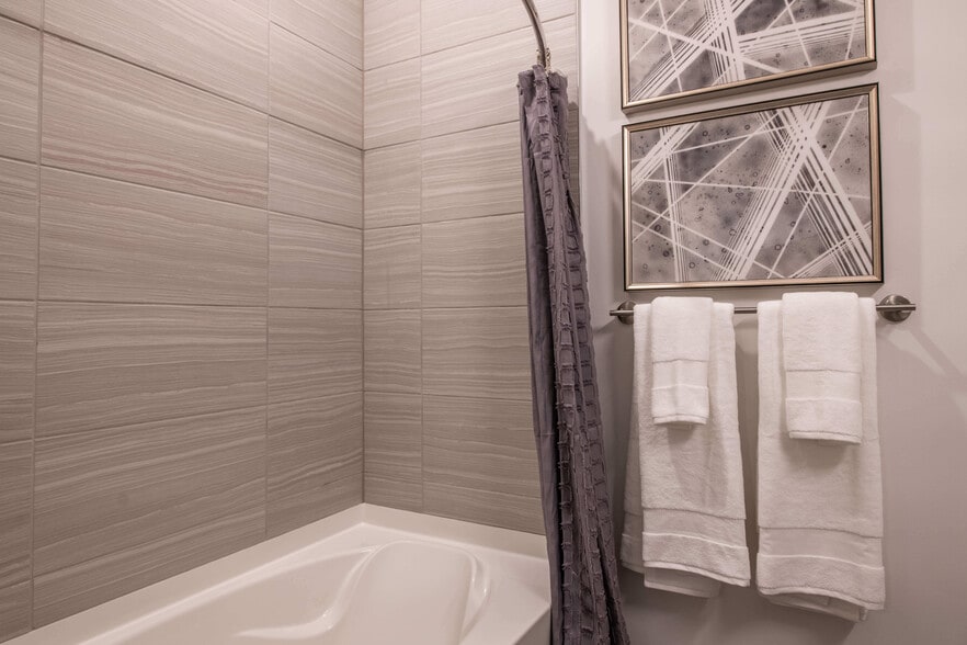 More Photos Of 10401 College Blvd, Overland Park Apartments For Lease