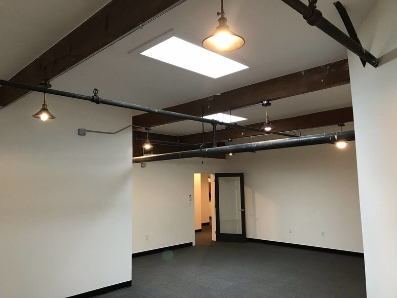 More Photos Of 2330 NW 31st Ave, Portland Flex For Sale