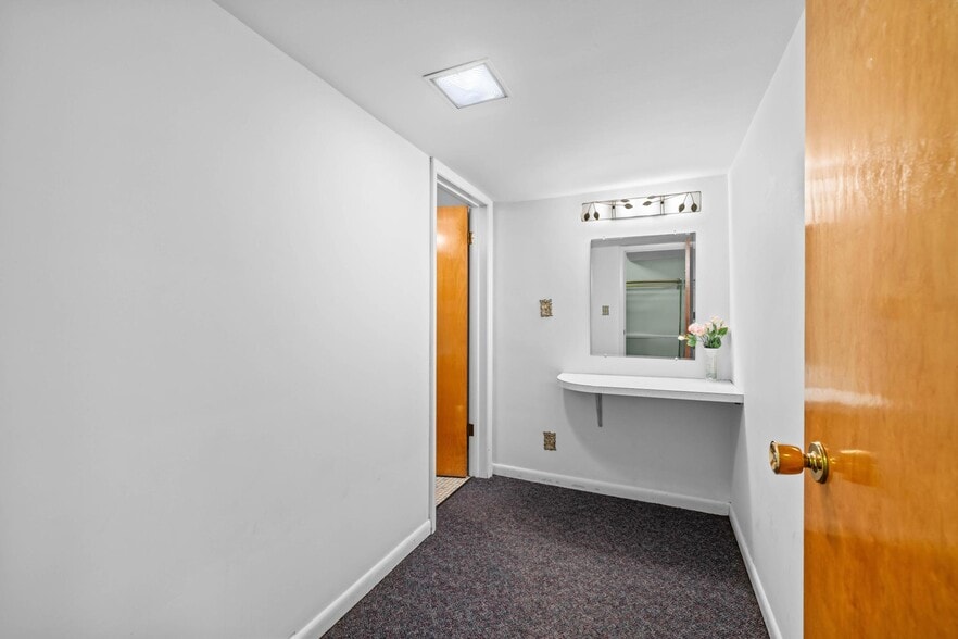 More Photos Of 1975 Seneca St, Buffalo Office For Sale