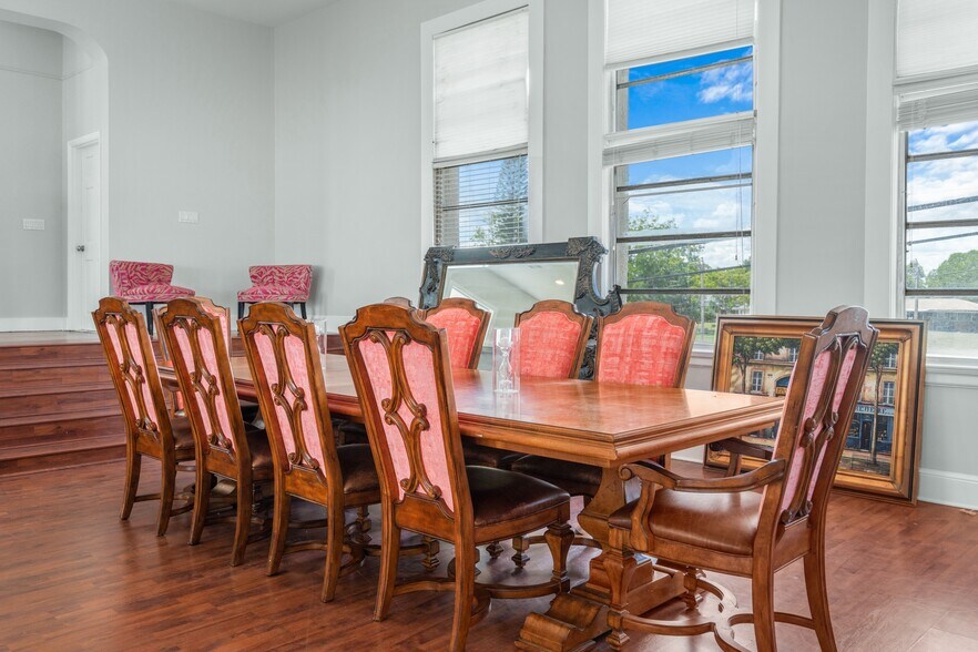 More Photos Of 47 W Wall St, Frostproof Loft Creative Space For Lease