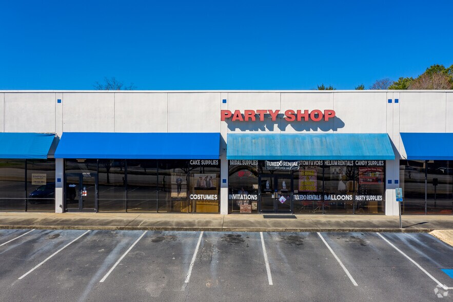 More Photos Of 300 Pearl Nix Pky, Gainesville Unknown For Lease