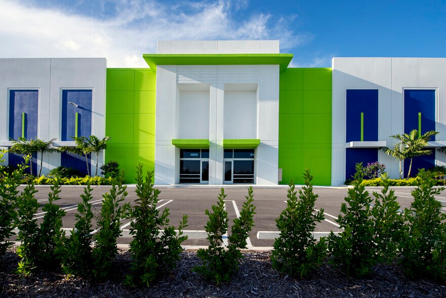 More Photos Of 4120 W 91st Pl, Hialeah Unknown For Lease