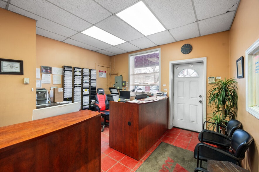 More Photos Of 20 Woodland St, Methuen Auto Repair For Sale