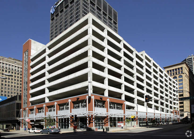 Primary Photo Of 219 N 7th St, Saint Louis Parking Garage For Lease