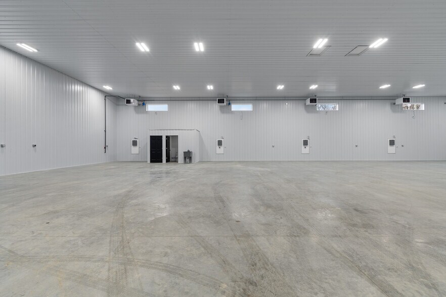 More Photos Of 204 Trump Ave NE, East Canton Flex For Lease