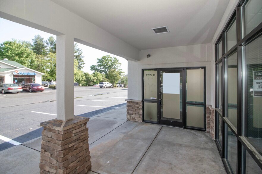 More Photos Of 285 N Main St, Troutman General Retail For Lease