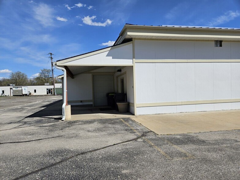 More Photos Of 2704-2710 N Saginaw St, Midland Freestanding For Sale