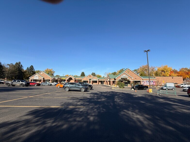 More Photos Of 945-965 E Summit St, Milford General Retail For Lease