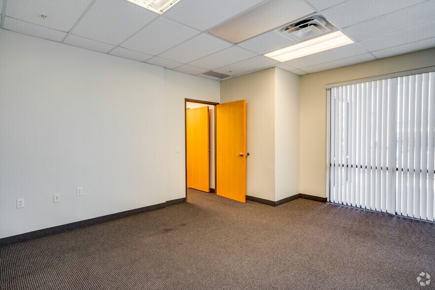 More Photos Of 2550 N Thunderbird Cir, Mesa Office For Sale