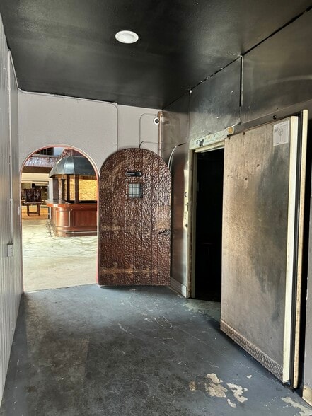 More Photos Of 1525 4th St, Sarasota Restaurant For Lease