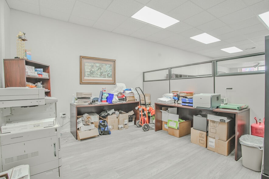 More Photos Of 1824 26th St, Snyder Office For Sale