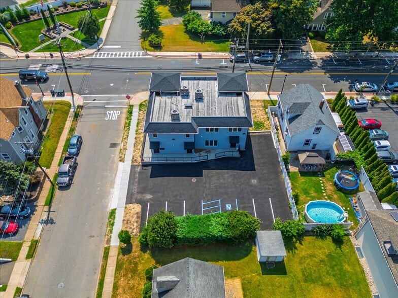 More Photos Of 1108 McBride Ave, Woodland Park Apartments For Sale