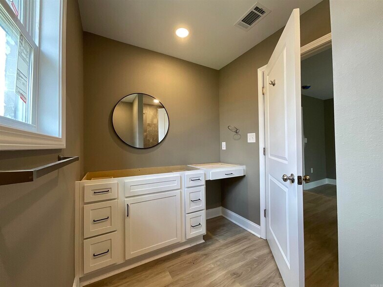 More Photos Of 405 & 407 E Center Street, Jacksonville Specialty For Sale