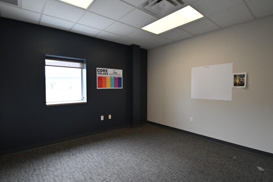 More Photos Of 1501 21st Ave N, Fargo Light Manufacturing For Lease