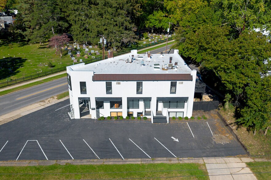 More Photos Of 2404 4th St, Cuyahoga Falls Office For Sale