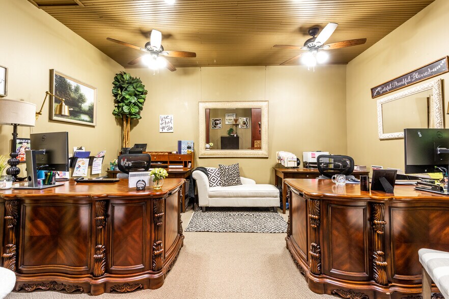 More Photos Of 714 S Austin Ave, Georgetown Storefront Retail Office For Lease