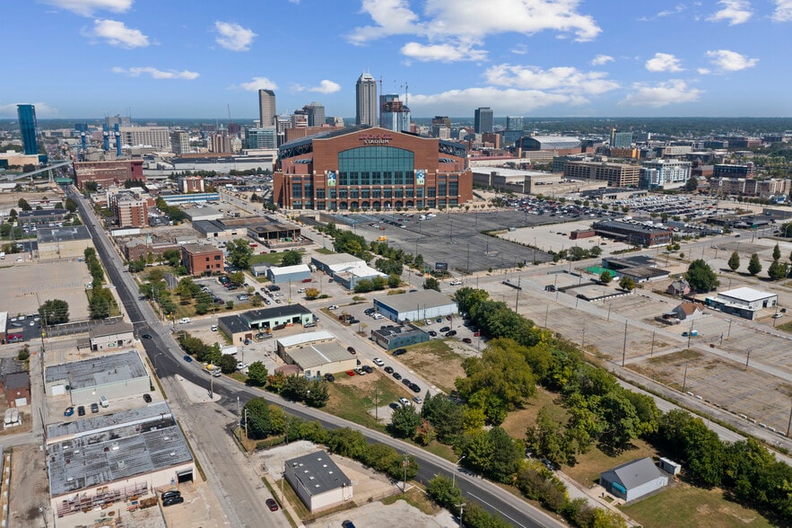 More Photos Of 823 Chadwick St, Indianapolis Storefront Retail Office For Lease