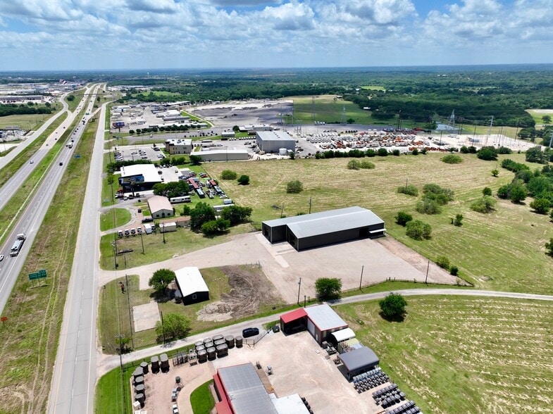 More Photos Of 4528 S Interstate 35, Alvarado Warehouse For Lease
