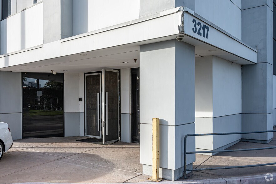 More Photos Of 3217 S Garfield Ave, Commerce Manufacturing For Sale