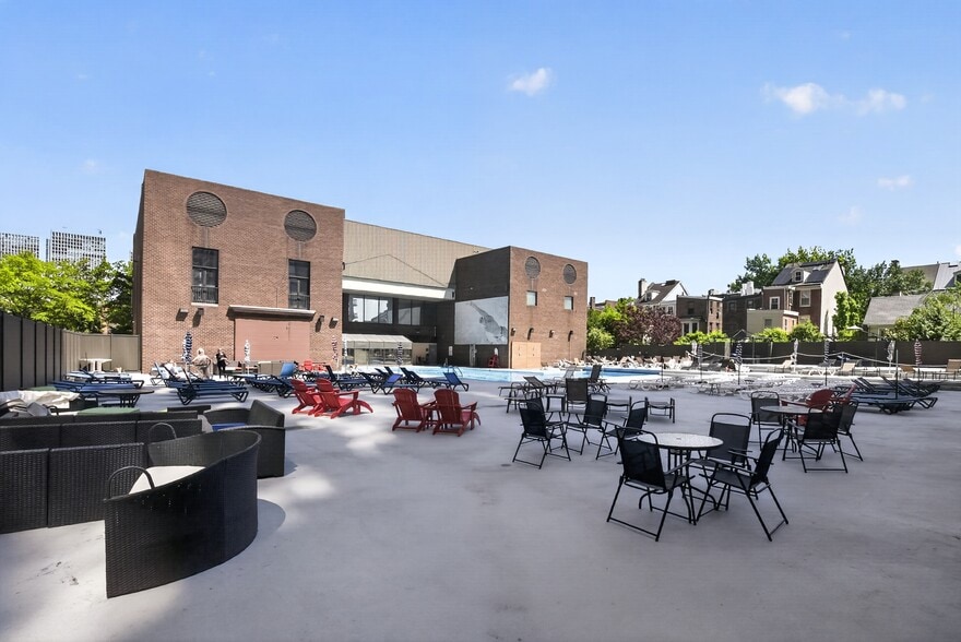 More Photos Of 220-250 S 5th St, Philadelphia Health Club For Sale