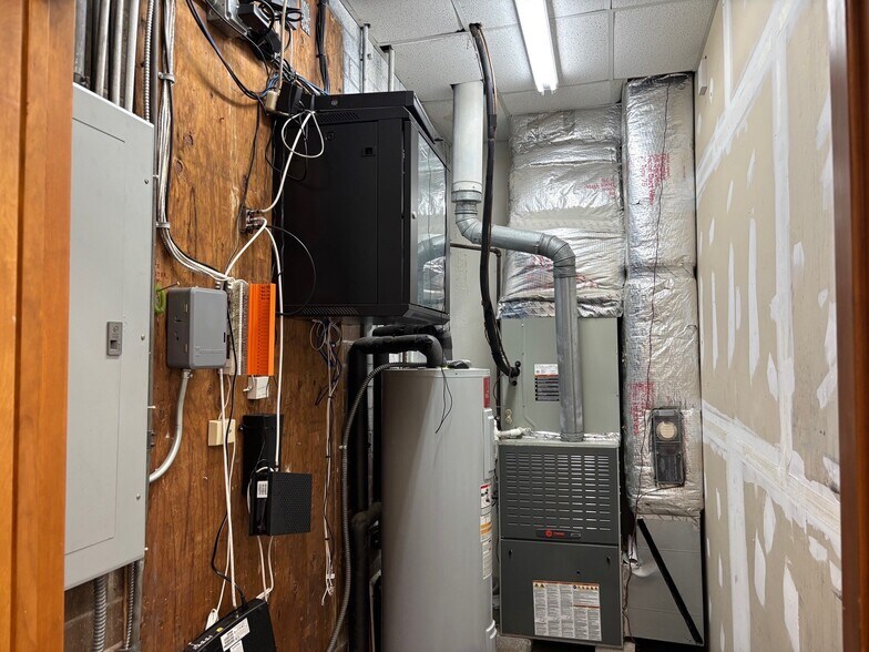 More Photos Of 806-810 E Franklin Blvd, Gastonia Storefront Retail Office For Lease