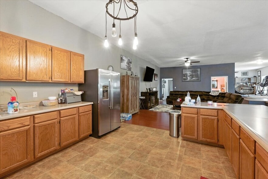 More Photos Of 501-503 Iowa Ave, Essex Storefront Retail Residential For Sale